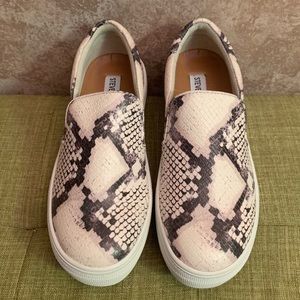 Steve Madden Slip On Sneaker